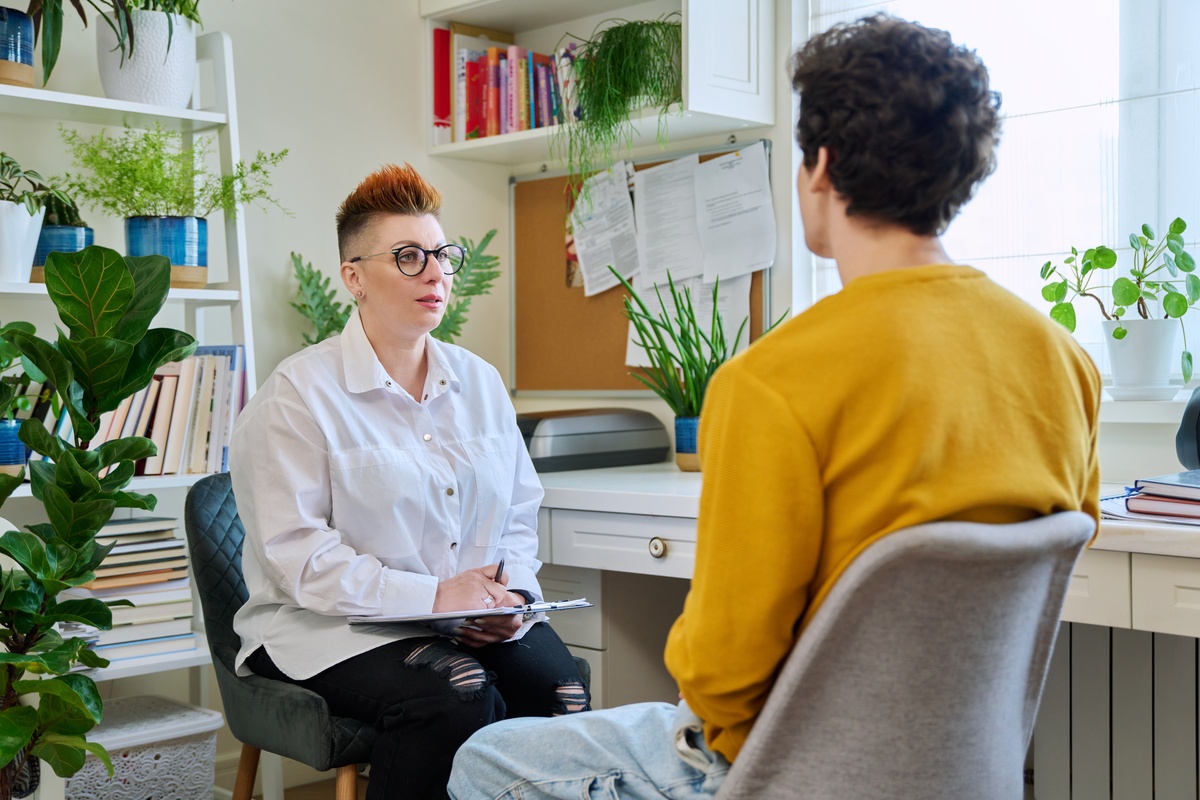 CBT: CBT professional speaking to a patient